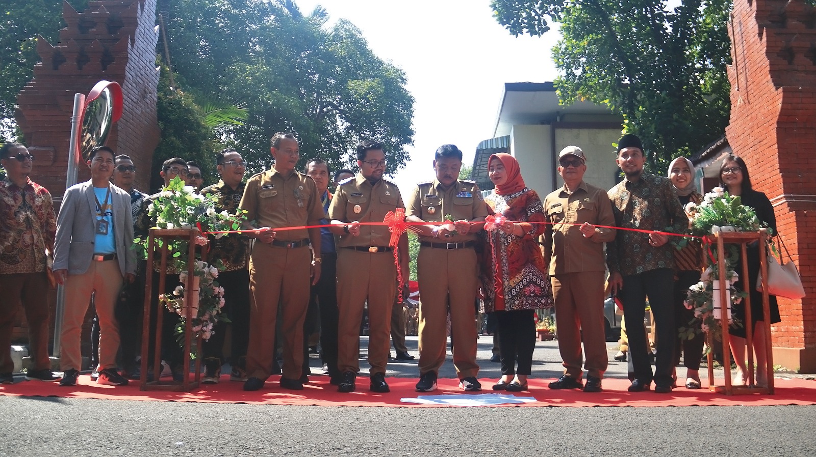 Bupati Nganjuk Serahkan Bantuan Perbaikan Rumah Tidak Layak Huni dan Launching Penyediaan 1.088 Unit Rumah Subsidi