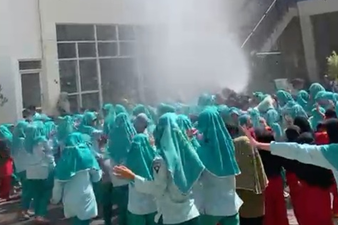 Tren Basah-basahan saat Kelulusan