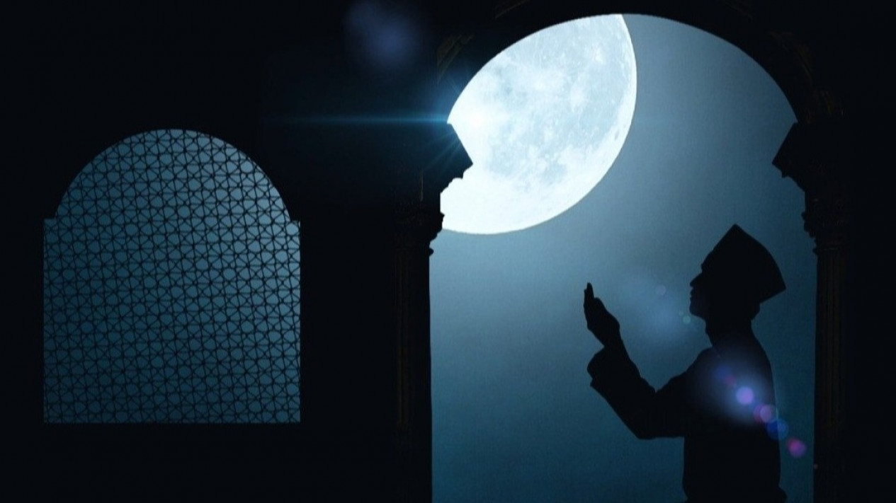 lustrasi Orang Berdoa Setelah Tahajud