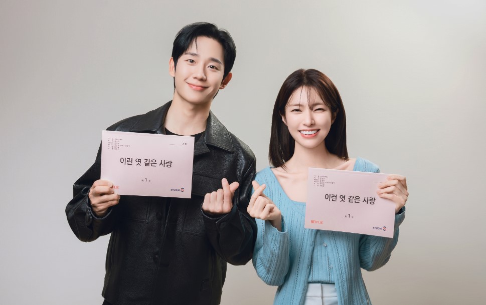 Jung Hae In dan Ha Young saat pembacaan naskah drama