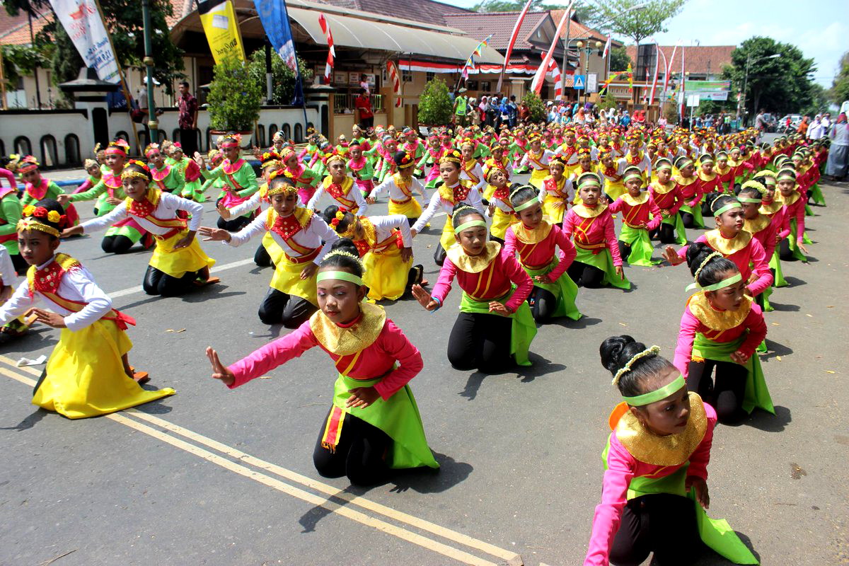 Tari Amplang