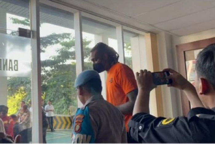 Pebasket Jarred Shaw saat ditangkap karena pesan permen ganja.