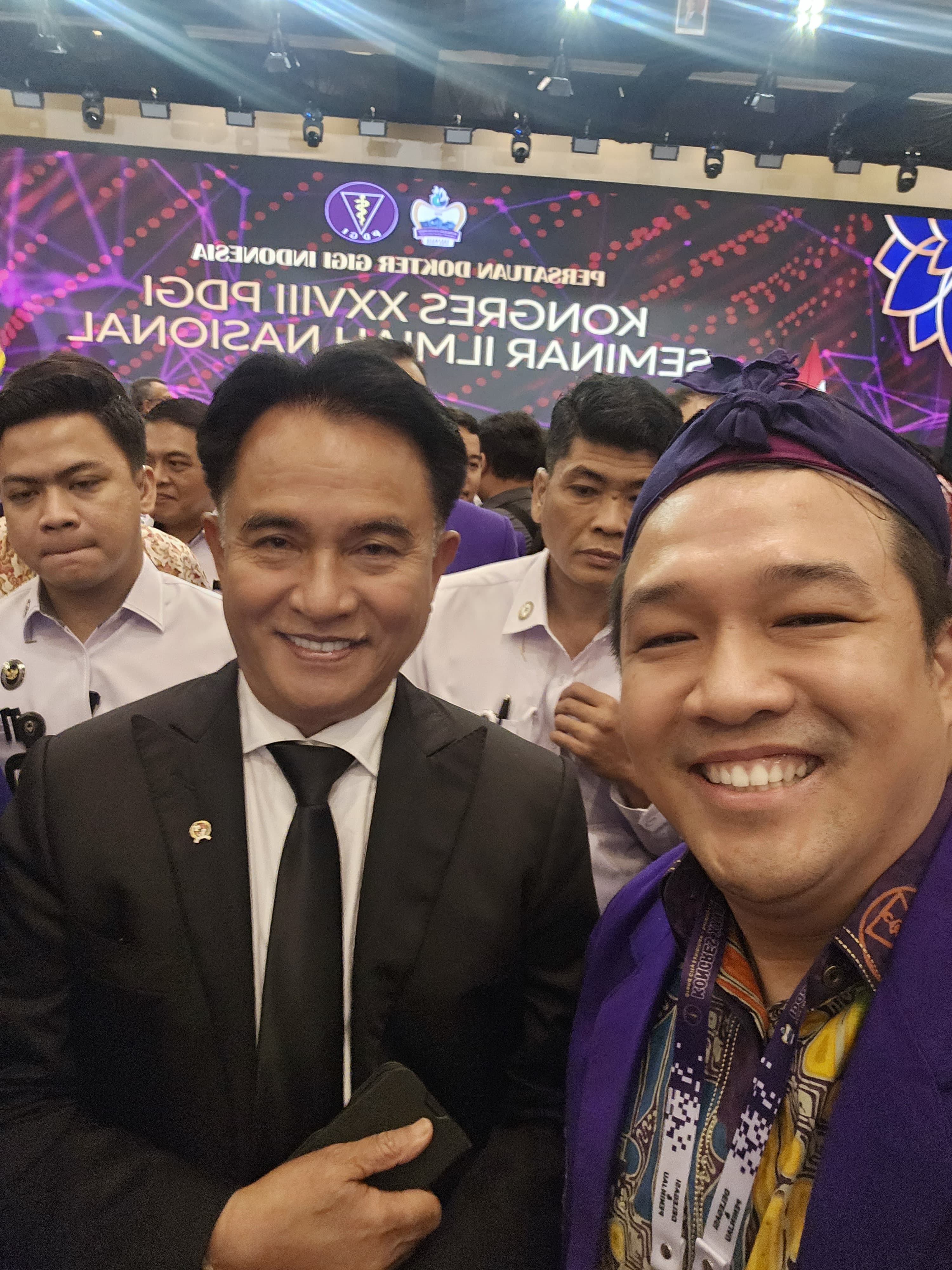Dokter Gigi Ronny foto bersama Yusril Ihza Mahendra