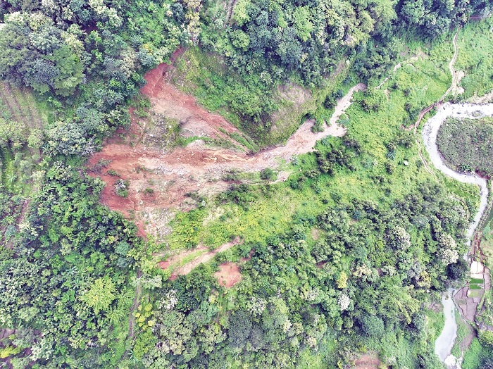 Desa Kepel, Kecamatan Ngetos mengalami longsor kemarin. Tidak ada korban jiwa.