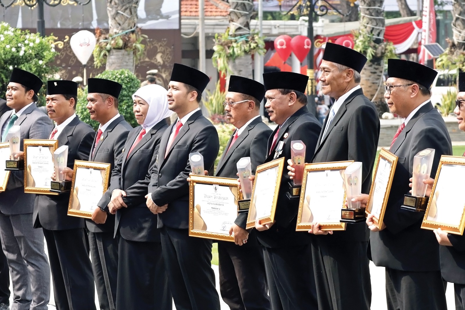 Bupati Marhaen Raih Penghargaan JDIH Provinsi Jatim 2025