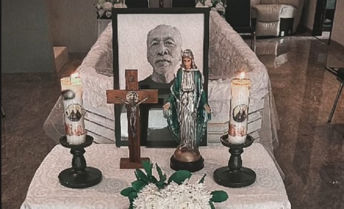 Jenazah ayahanda Darius dimakamkan di rumah duka di kawasan BSD, Tanggerang.