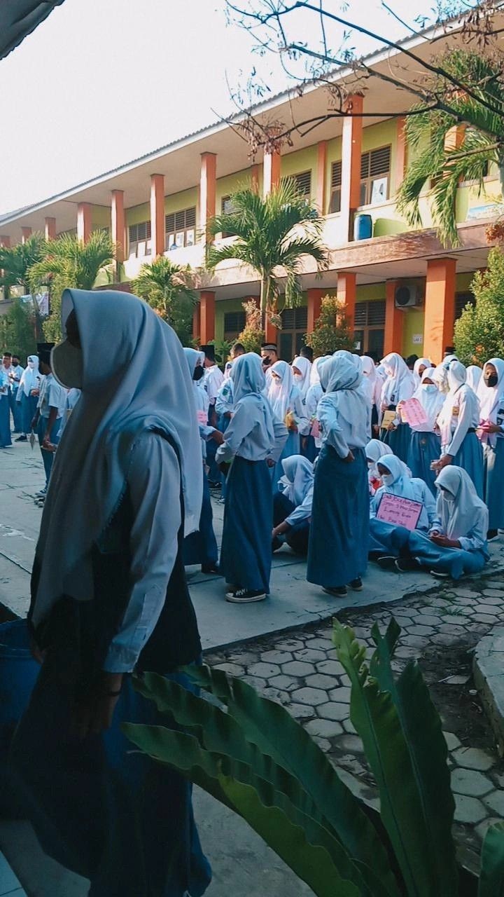Siswa Baru SMA menjalani masa pengenalan sekolah