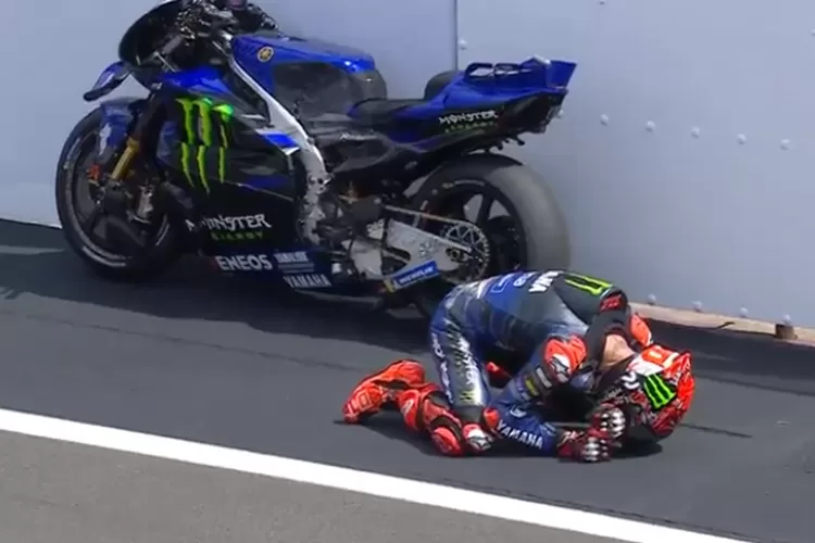 Quartararo menagis setelah Perangkat ride height device di motornya mengalami kegagalan dan macet dalam posisi aktif saat memasuki Tikungan 6 saat memimpin balapan.