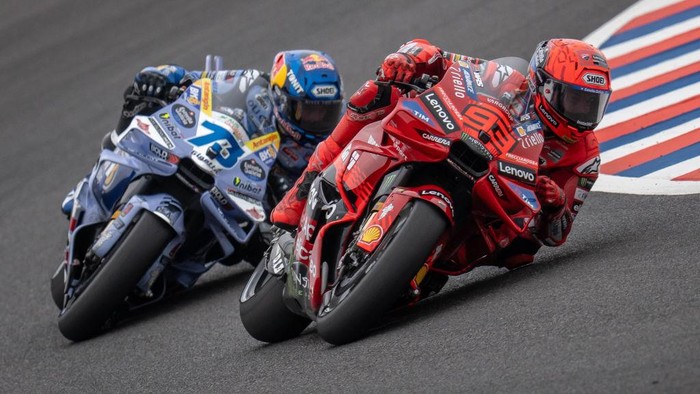 marc & Alex Marquez saat duel di GP Argentina