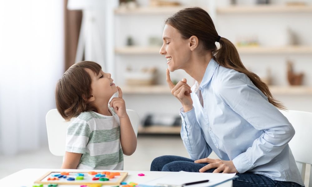 Dengan terapi konsisten, anak akan cebat  bisa bicara