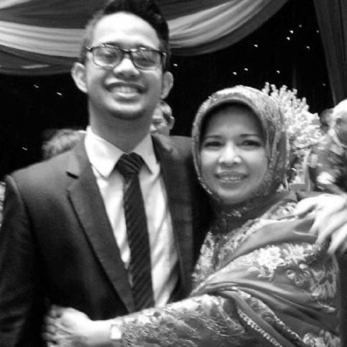 Foto sutradara Ryan Adriyandhy bersama sang Ibu tercinta.