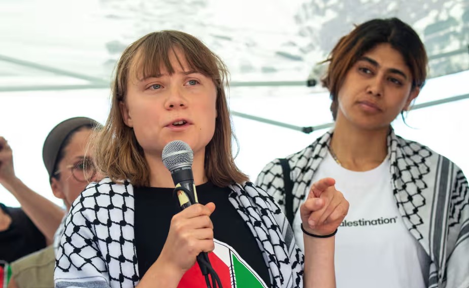 Gratemenyampaikan pidatonya sebelum mellakukan perjalanan menuju Gaza.