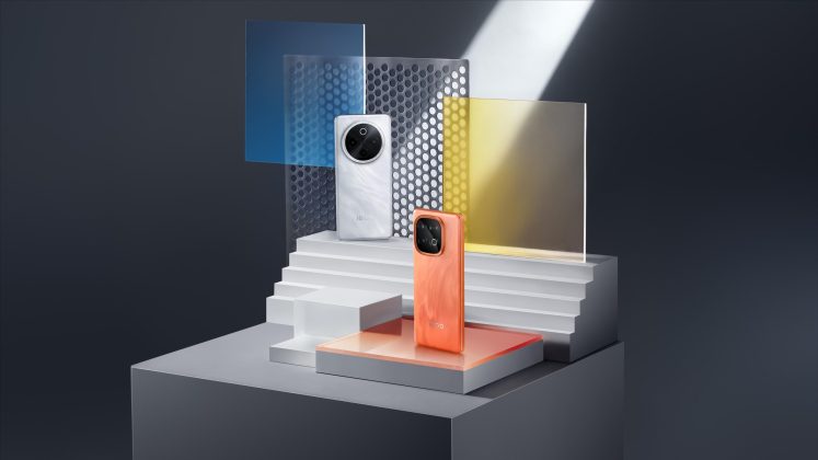 Tampilan desain iQOO Z10 warna silver dan iQOO Neo 10 warna oranye dengan modul kamera belakang modern.