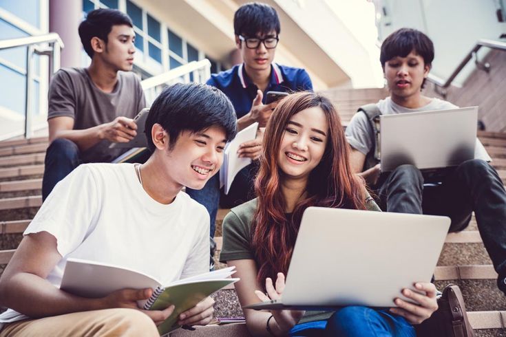 Foto : Aksesoris mahasiswa baru ( Pinterest )