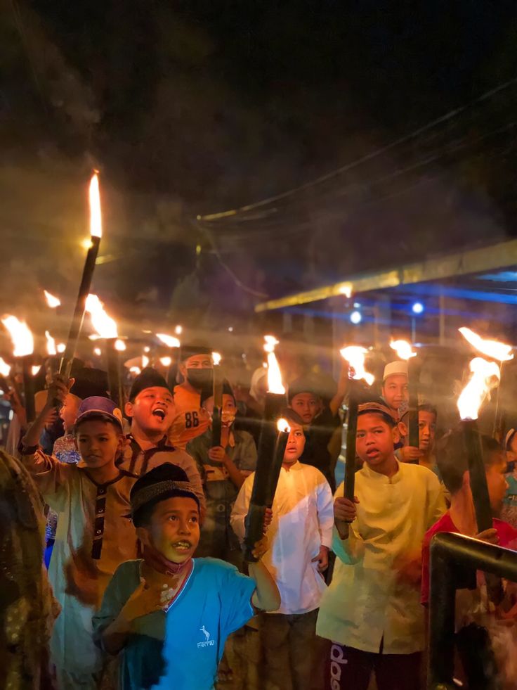 Tradisi Unik Masyarakat Indonesia di Malam Takbiran