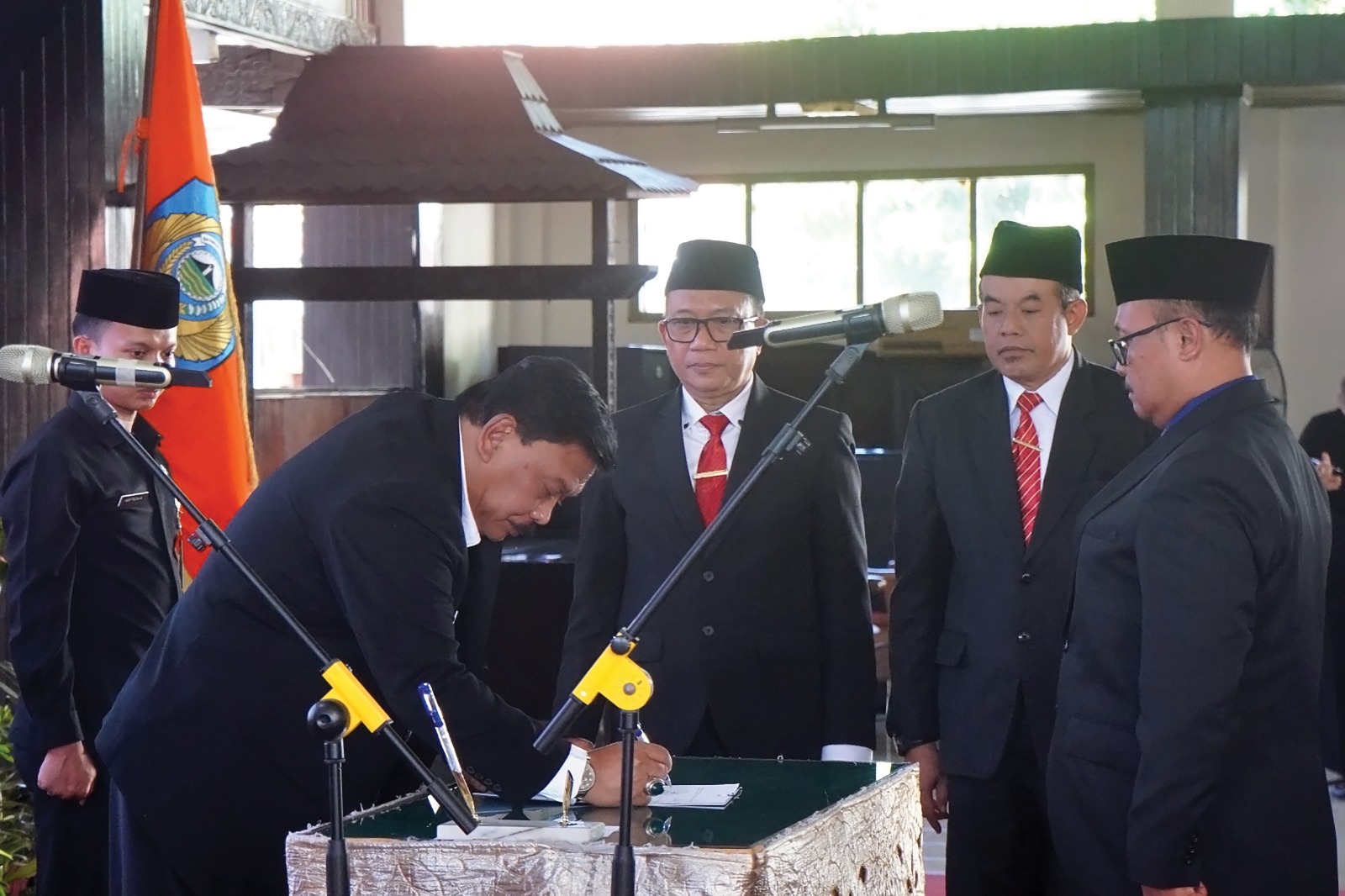 Mutasi Besar-Besaran, Ratusan Kepala Sekolah di Nganjuk Resmi Dilantik Bupati Marhaen.
