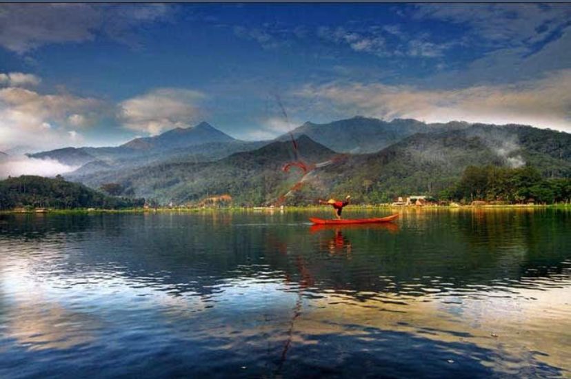 Rawa Pening jadi salah satu spot healing di Semarang.