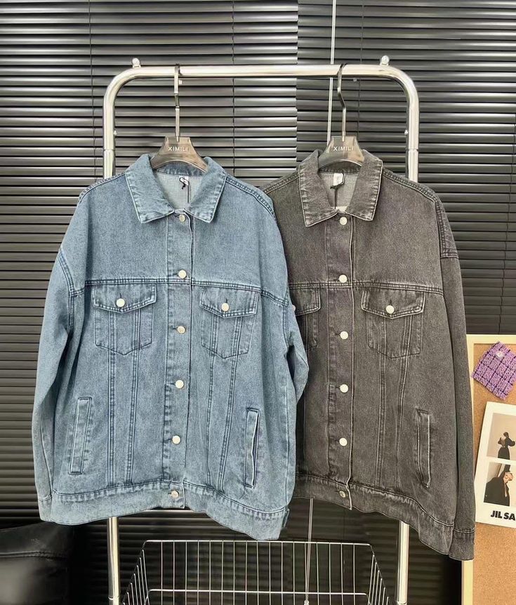 Foto : Pakaian basic yang wajib punya bagi penggemar pakaian thrifting