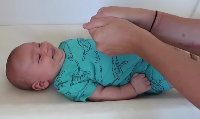 Bayi harus diajak berkomunikasi sejak dini agar menjadi cerdas