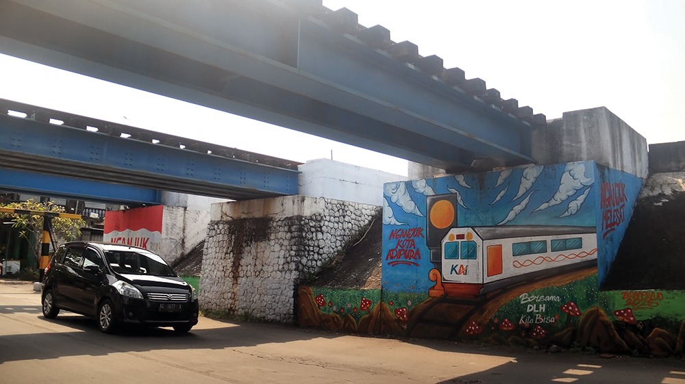 KREATIF: Mural karya Brian Sena Indrajati di terowongan Terminal Lama.