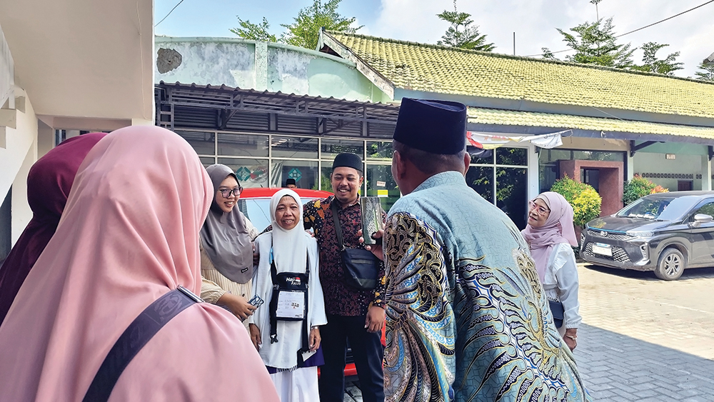 KLOTER TERAKHIR: Jemaah Haji Kabupaten Nganjuk tiba di Kantor Kemenag Kabupaten Nganjuk kemarin. Sebanyak 634 jemaah haji Kota Angin tahun ini bisa berangkat dan kembali pulang de