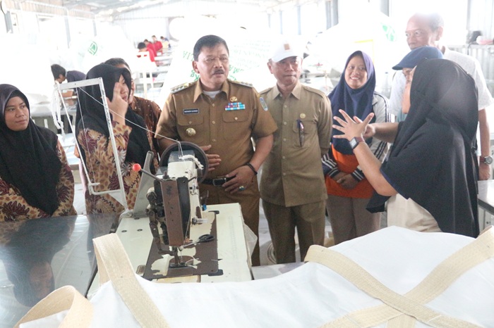 Bupati Marhaen Pantau Produktivitas Pekerja Disabilitas di Perusahaan