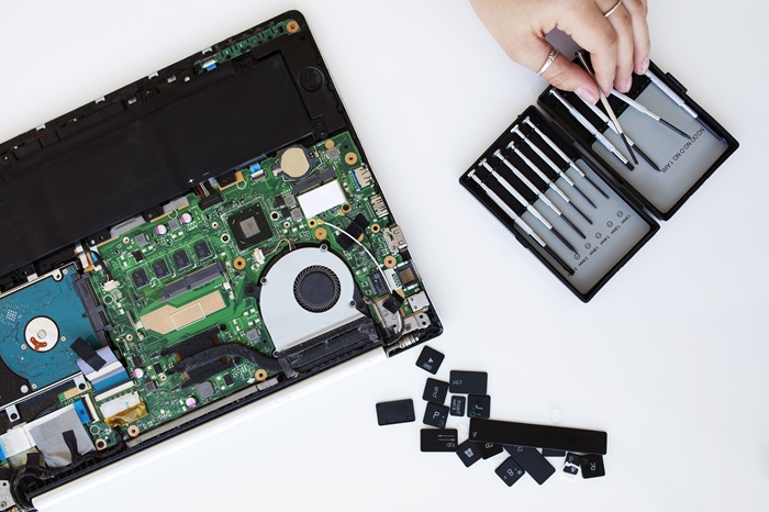 Gambar mesin laptop yang dibongkar