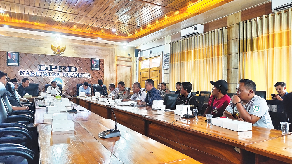 CARI SOLUSI: Rapat dengar pendapat terkait persoalan kendaraan ODOL di Kabupaten Nganjuk.