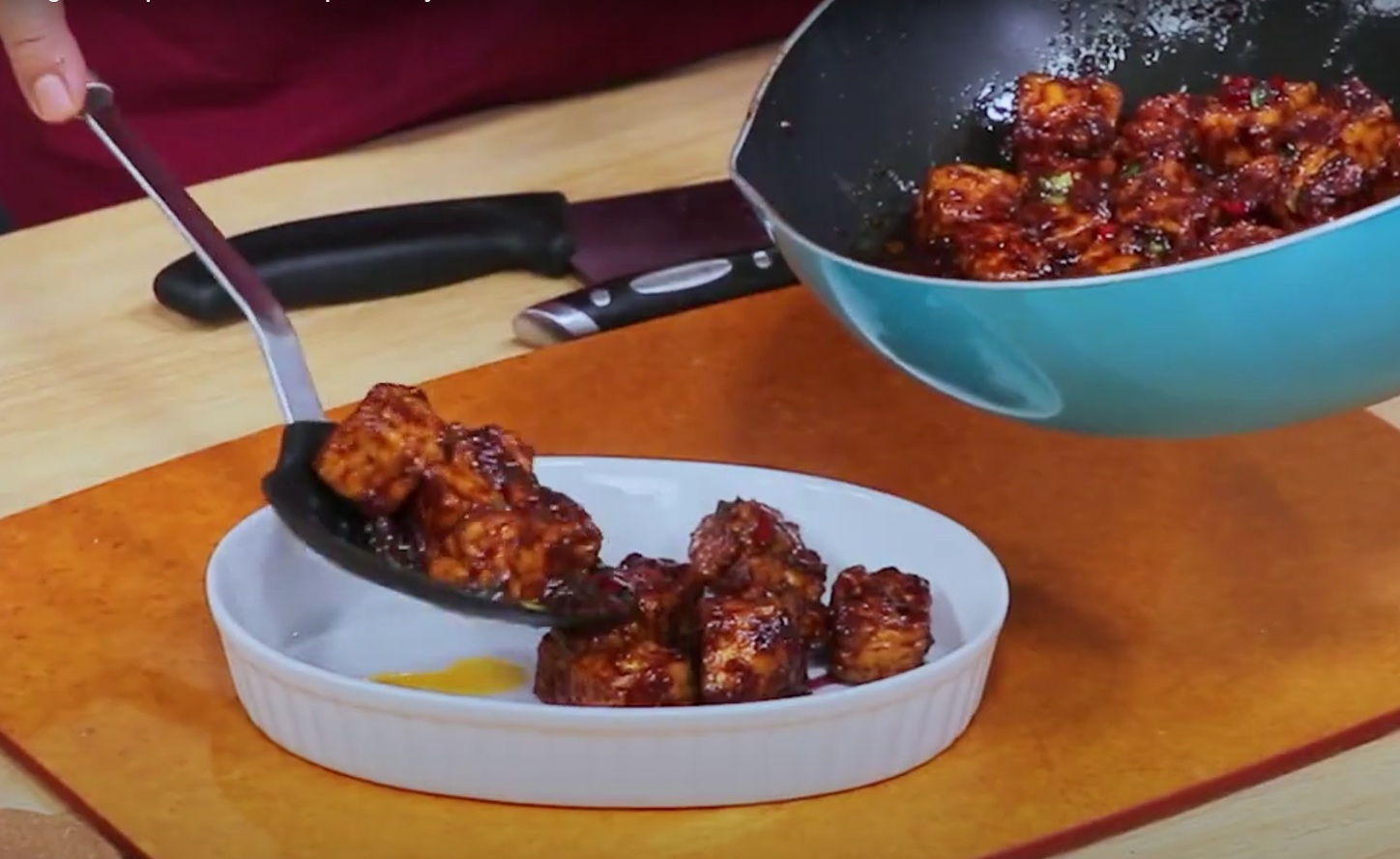 Tempe selalu enak dimasak apapun. Termasuk oseng