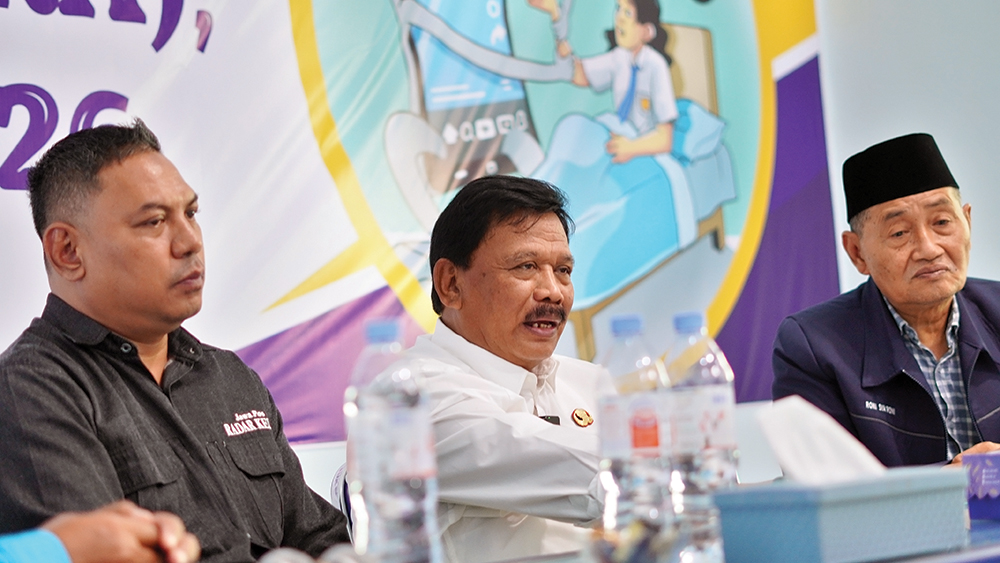 CEGAH KECANDUAN SLEEP CALL: Bupati Marhaen Djumadi menyampaikan tiga program untuk mencegah sleep call dan mempersiapkan TKA saat focus group discussion di kantor Jawa Pos R