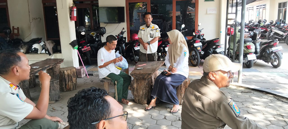 ODGJ lempar batu ke orang