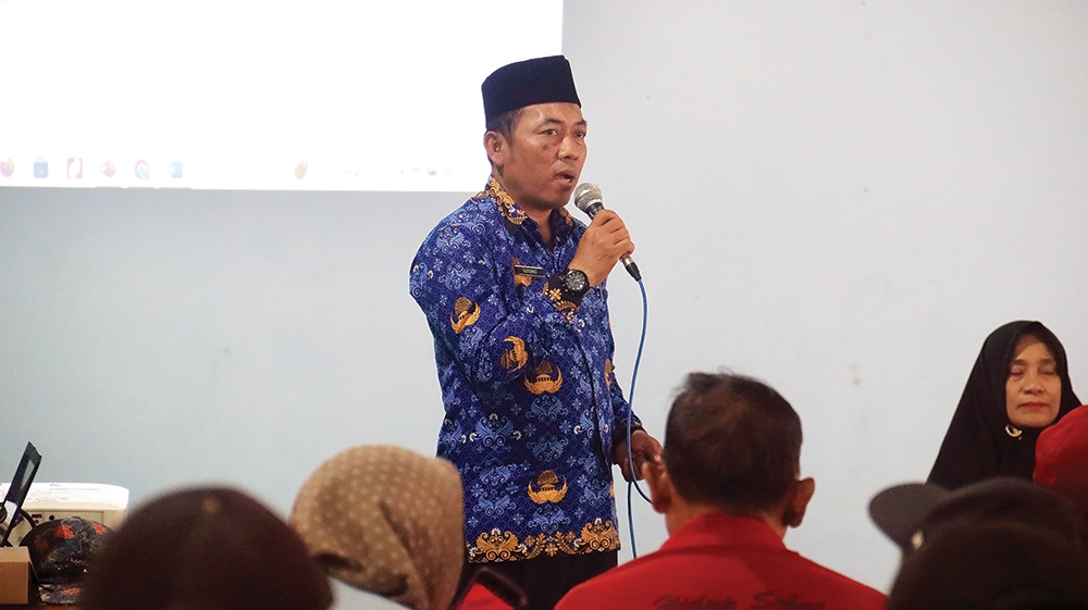 MANTAN CAMAT WILANGAN: Sutomo sosialisasi bahaya bencana alam.