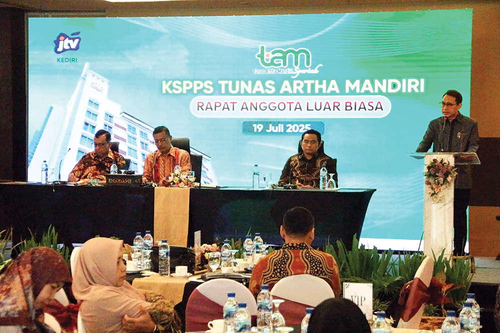 RAPAT ANGGOTA LUAR BIASA: Mas Novi memberi sambutan setelah terpilih menjadi ketua umum KSPPS TAM Syariah.