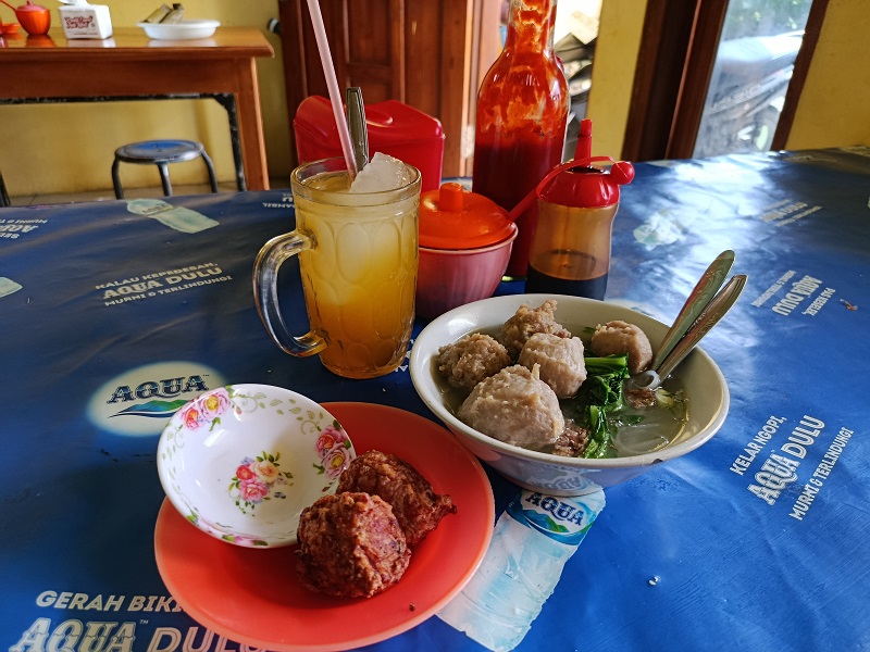 Bakso Pak Ridwan yang berada di Jalan Pamenang,  Desa Sukorejo, Kecamatan Ngasem, Kabupaten Kediri
