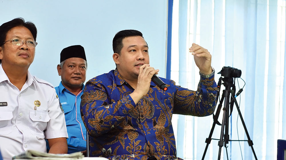 DAMPAK SLEEP CALL: Dokter gigi Ronny INK menjelaskan bahaya kurang tidur pada siswa.