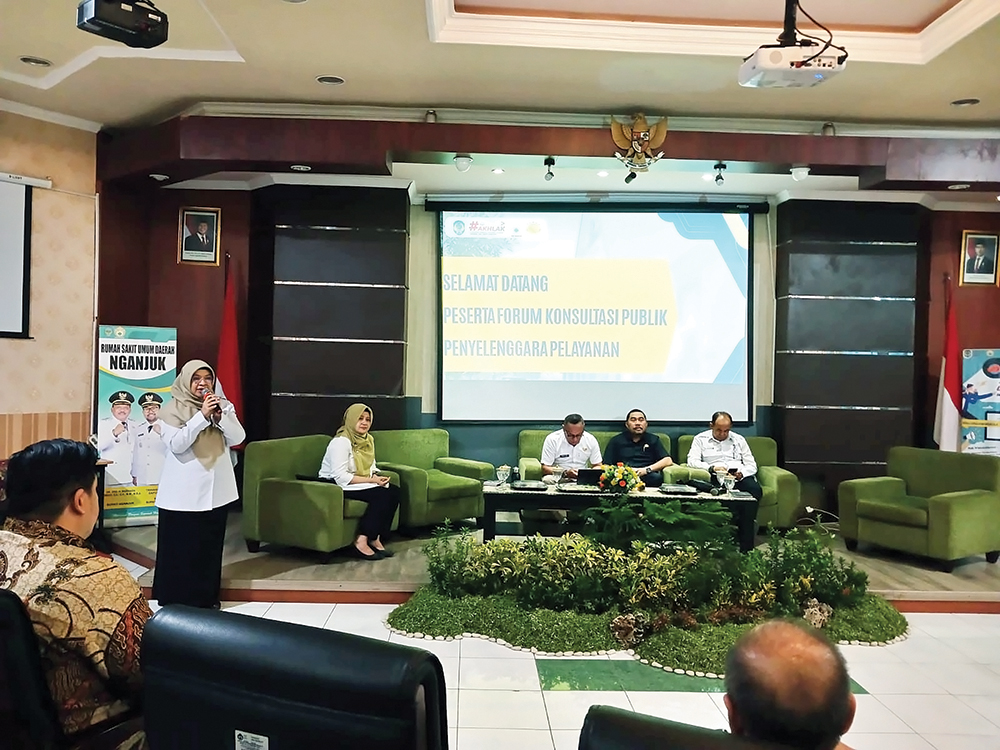 Direktur RSD Nganjuk dr Tien memberi sambutan.