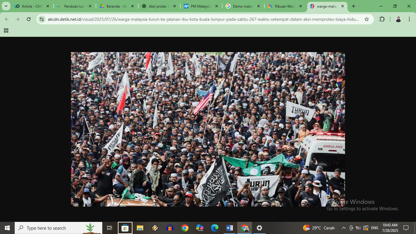 Aksi warga Malaysia turun ke jalan