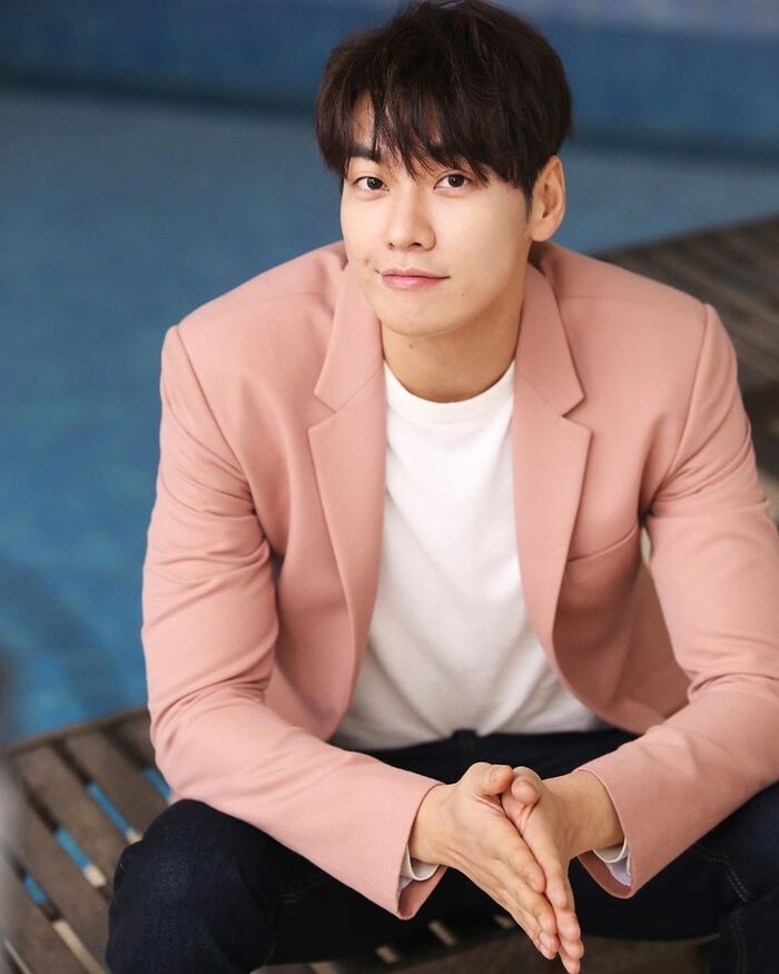 Aktor Kim Young Kwang