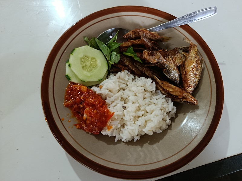 Nasi Wader Goreng di Warung Wader Pak Pi