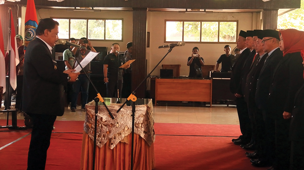 MUTASI BESAR-BESARAN: Bupati Marhaen melantik 21 pejabat eselon II. Empat kepala OPD masih kosong.