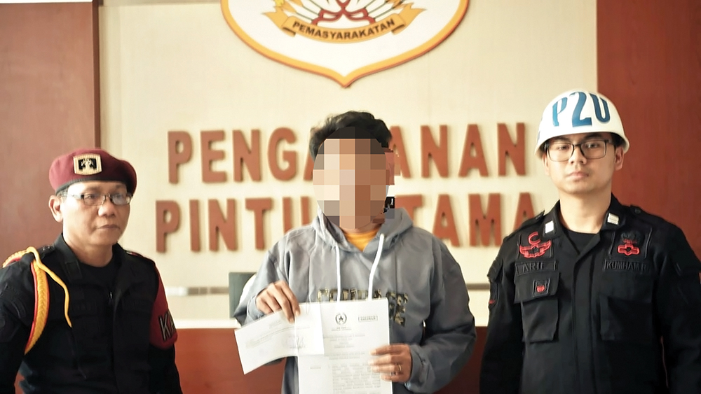 LANGSUNG BEBAS: Wawan Dwi Susanto, pemakai narkoba (kiri) mendapat amnesti dari Presiden Prabowo Subianto.