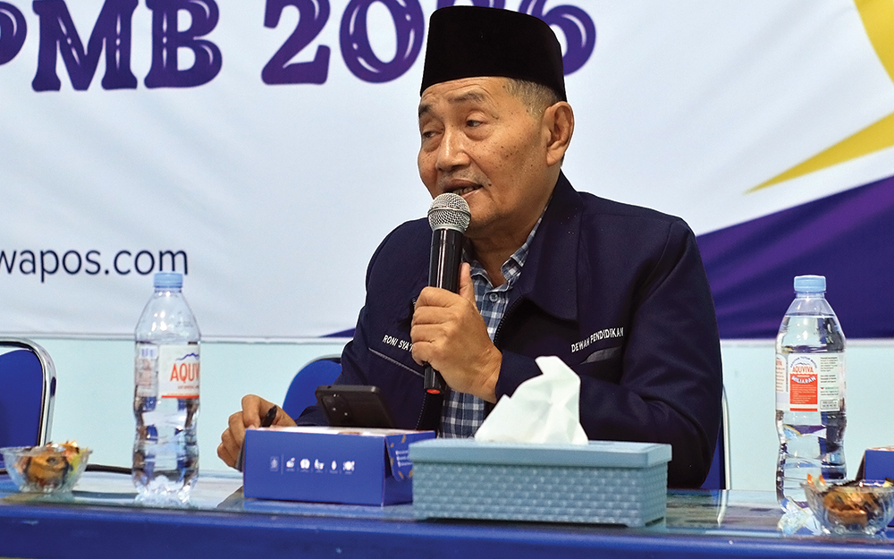 PERAN VITAL: Ketua Dewan Pendidikan Nganjuk Roni S. Sya&rsquo;roni minta ortu dampingi anak.