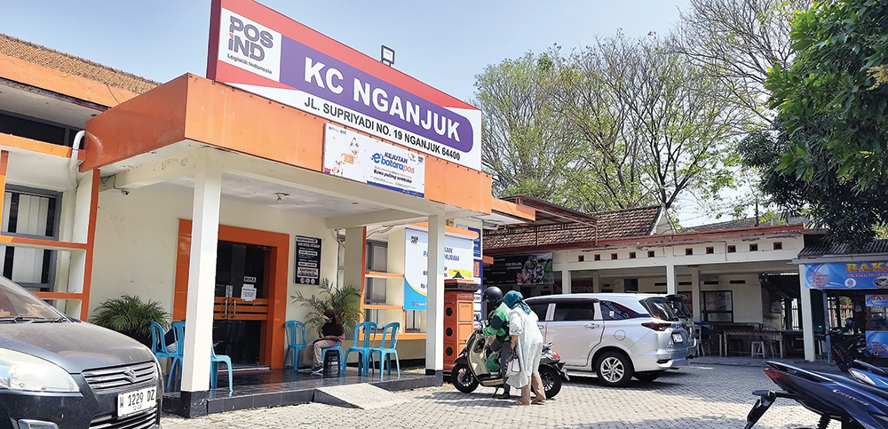 CAIRKAN BSU: Kantor Pos Cabang Nganjuk melayani pencairan BSU. Besok batas terakhir pengambilan.