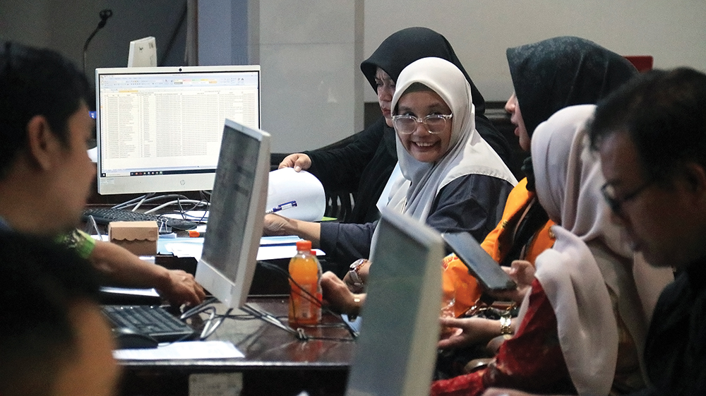 VERIFIKASI DATA: Perwakilan OPD menyetorkan nama-nama honorer R2, R3, dan R4 ke BKPSDM Nganjuk.