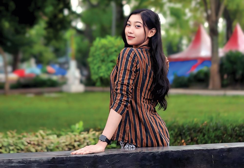 MULTITALENTA: Dewi Meyzahra Arobiah jadi pengusaha muda, atlet, dan MUA profesional.