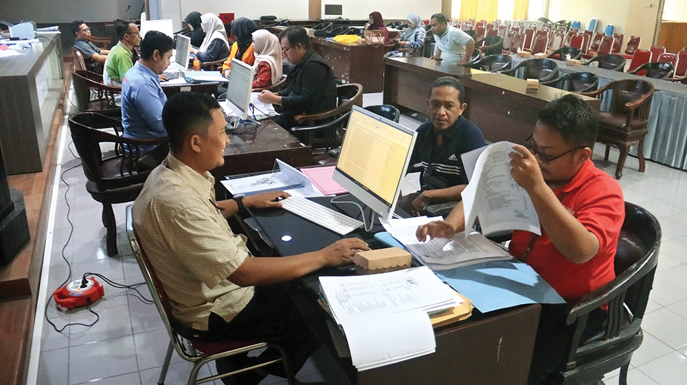 Badan Kepegawaian dan Pengembangan Sumber Daya Manusia (BKPSDM) Kabupaten Nganjuk mengebut verifikasi data tenaga honorer yang berstatus R2, R3, dan R4