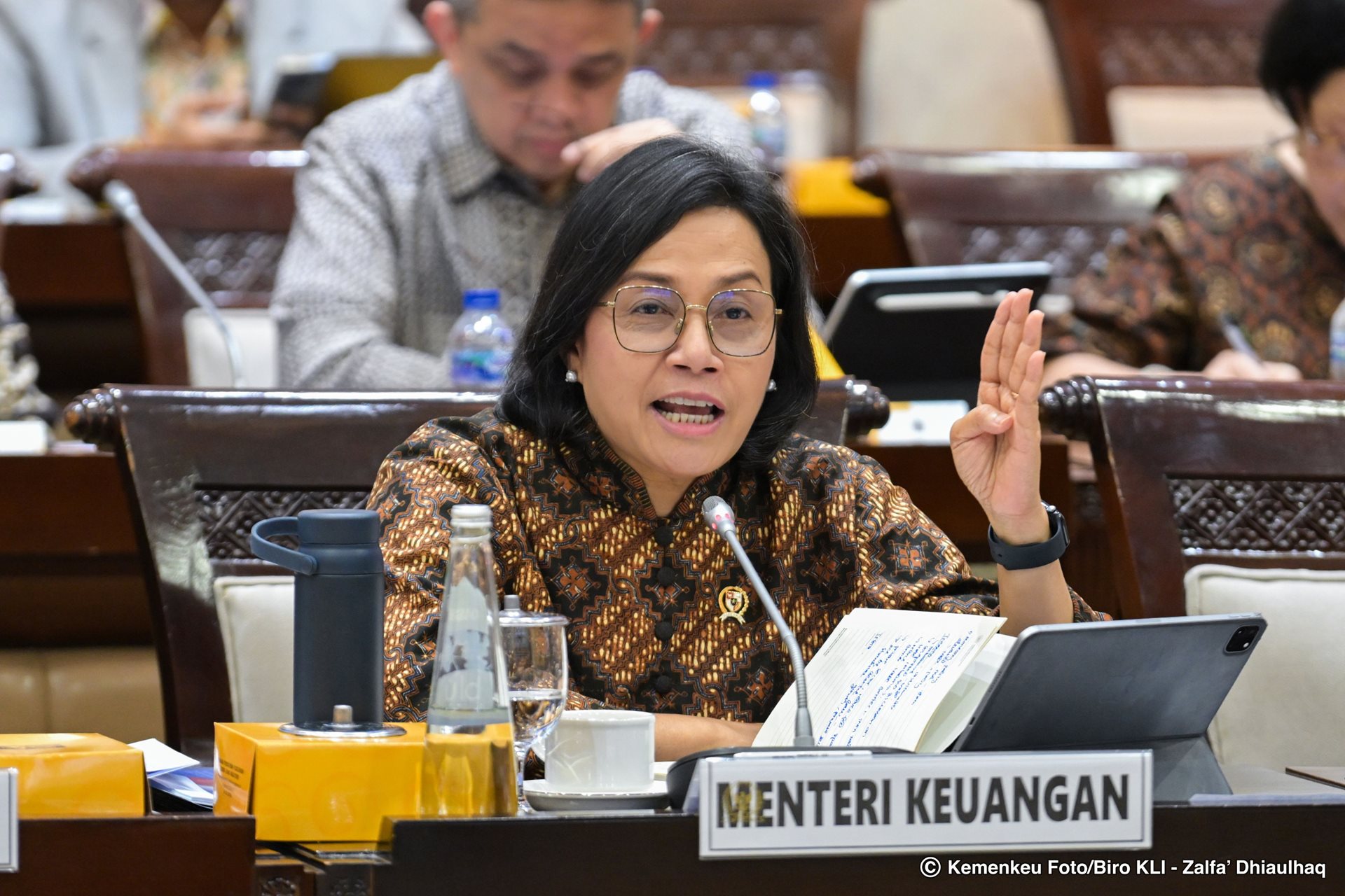 Pernyataan Menteri Keuangan Sri Mulyani Indrawati soal gaji guru dan dosen kembali memicu perbincangan hangat di media sosial.
