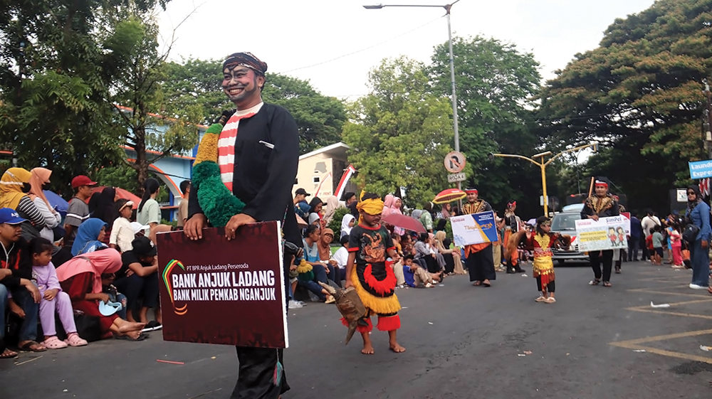 BPR Anjuk Ladang antusias mengukuti karnaval