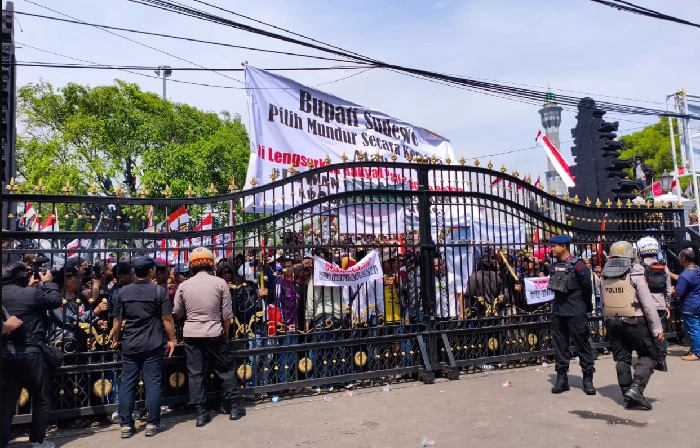 Demo di depan Kantor Kabupaten Pati Rabu 13 Agustus 2025