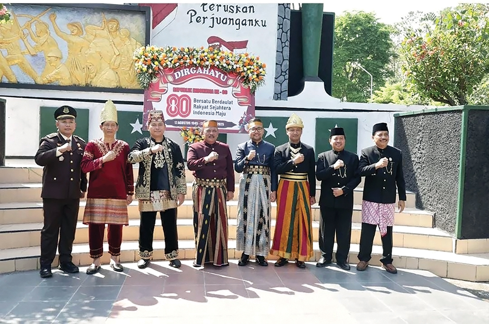 SEMANGAT: Ketua DPRD Nganjuk Tatit Heru Tjahjono (paling kanan) bersama forkopimda.